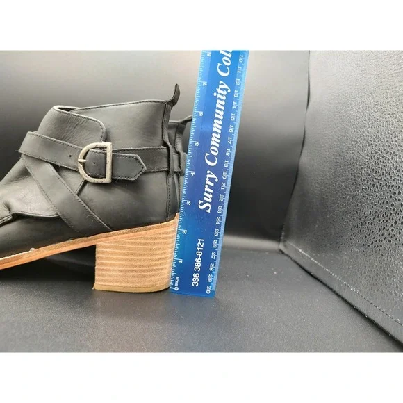 Free People Black Leather Buckle Ankle Boots Womens 39.5 Pointed Toe Block Heel - Picture 5 of 11